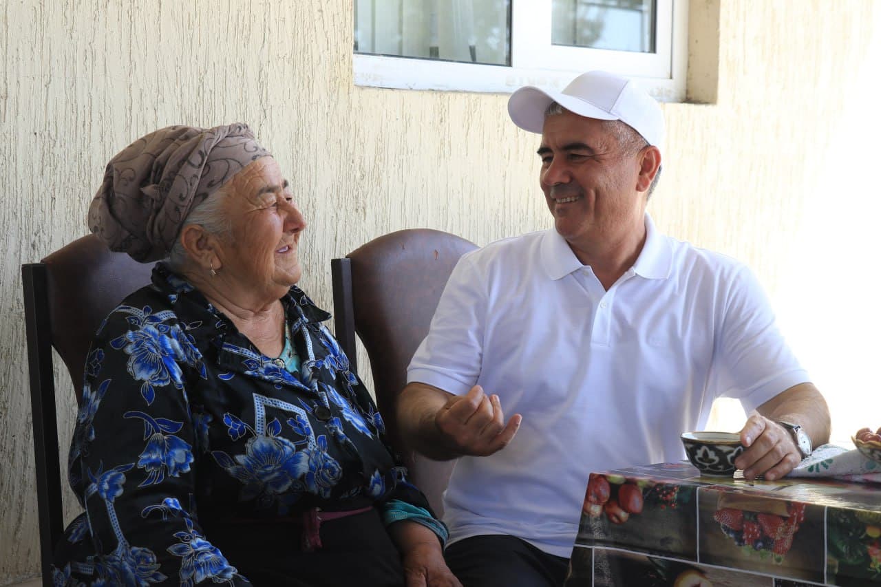 Шофиркон: савраклик Раъно ая 76 ёшида ҳам пиллакорлар «бригадири»