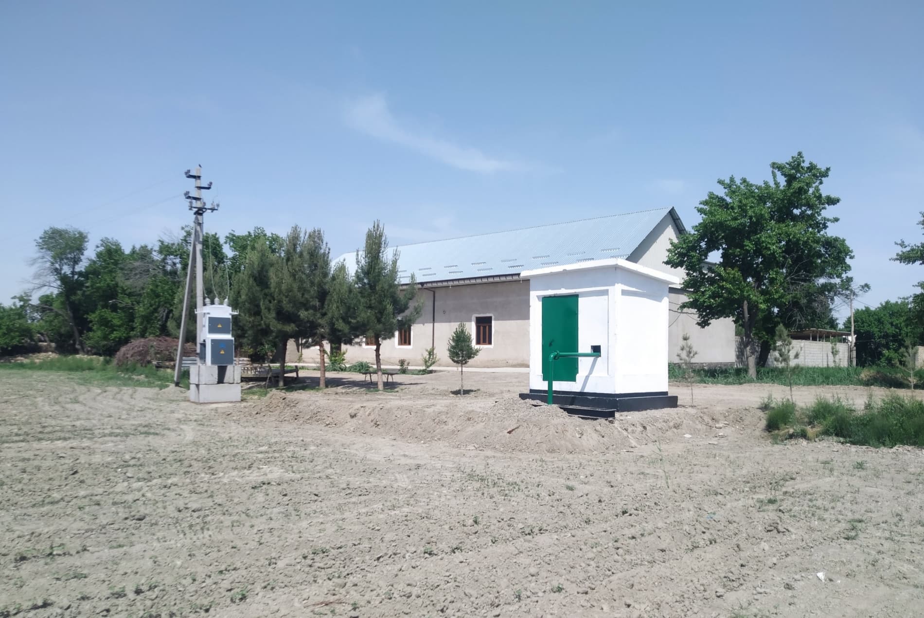 Romitan: “Kambagʻallikdan farovonlik sari” dasturi doirasida “Mugʻoncha” va “Deycha”da bittadan sugʻorish qudugʻi ishga tushirilib, qariyb 6 km uzunlikdagi kanal qismi taʼmirdan chiqarildi