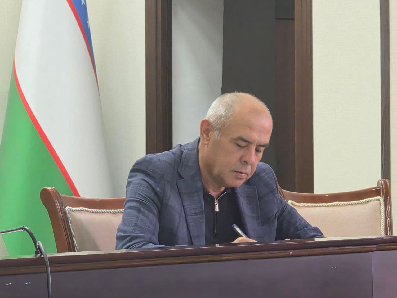 Romitan: “Kambagʻallikdan farovonlik sari” dasturi doirasida “Mugʻoncha” va “Deycha”da bittadan sugʻorish qudugʻi ishga tushirilib, qariyb 6 km uzunlikdagi kanal qismi taʼmirdan chiqarildi