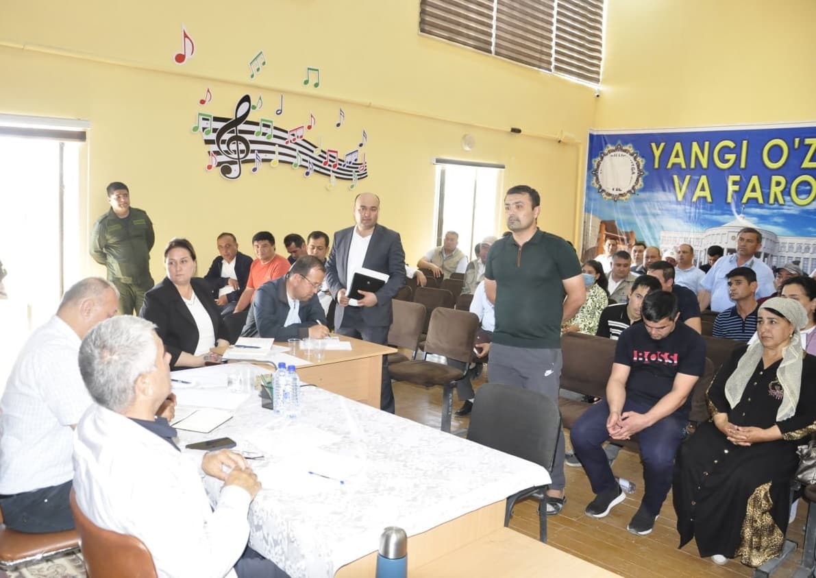 Botir Zaripov Gazlida aholi va tadbirkorlarning murojaatlarini oʻrgandi