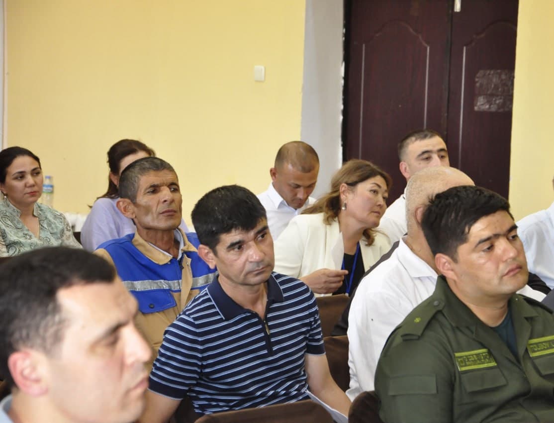 Botir Zaripov Gazlida aholi va tadbirkorlarning murojaatlarini oʻrgandi