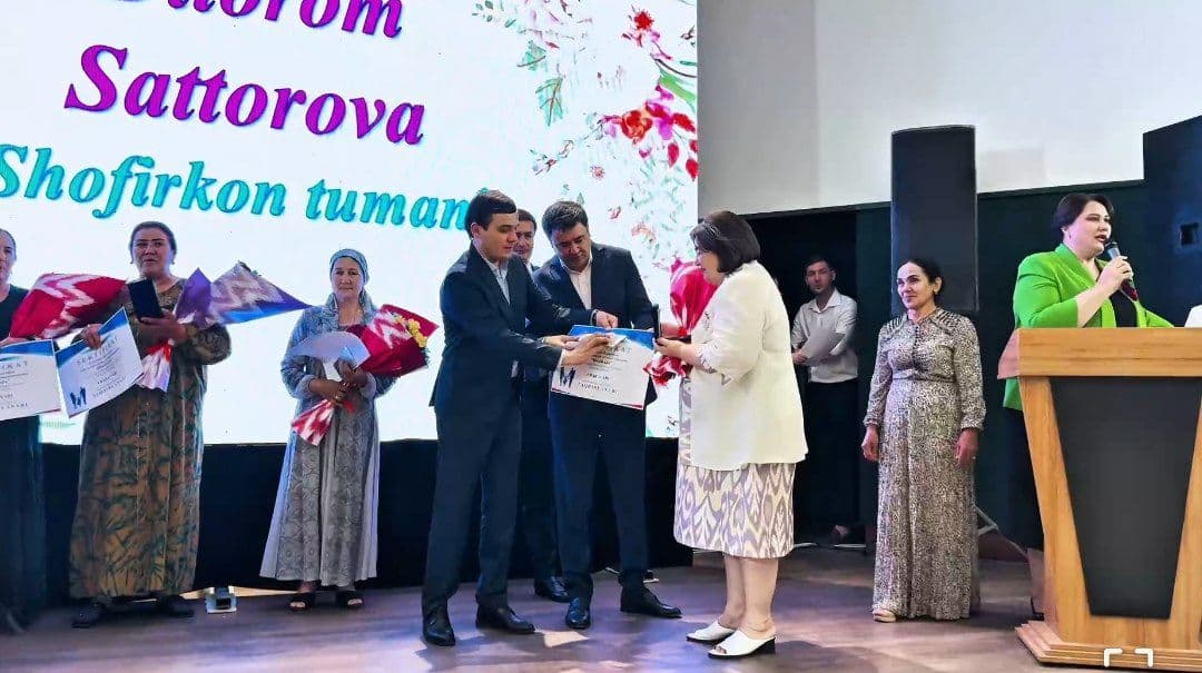 “Farovon oila sari” oyligida viloyatimiz shahar va tumanlaridan 13 ta ibratli oila eʼtirof qilindi