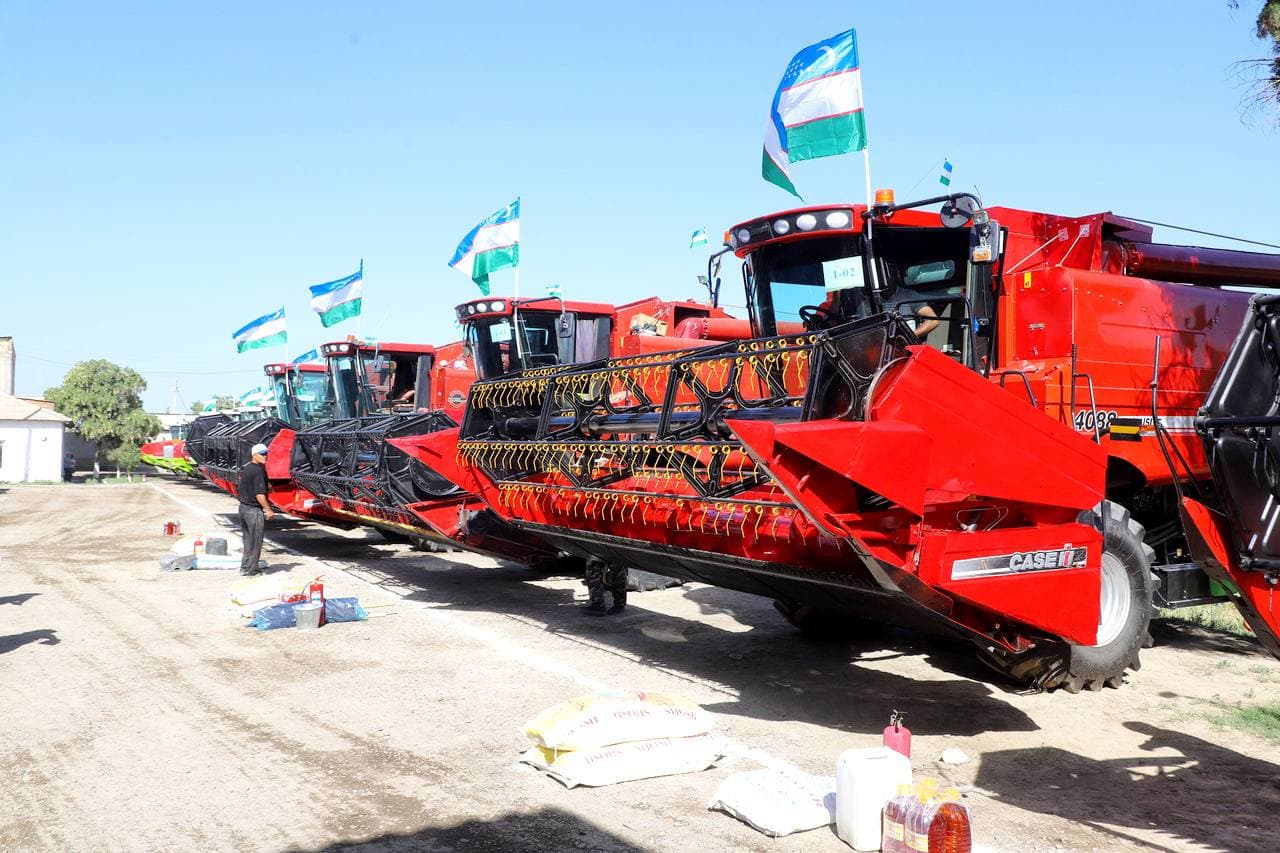 Botir Zaripov Buxoro tumanidagi kombaynlarning g‘alla o‘rim-yig‘imiga tayyorgarligini ko‘zdan kechirdi