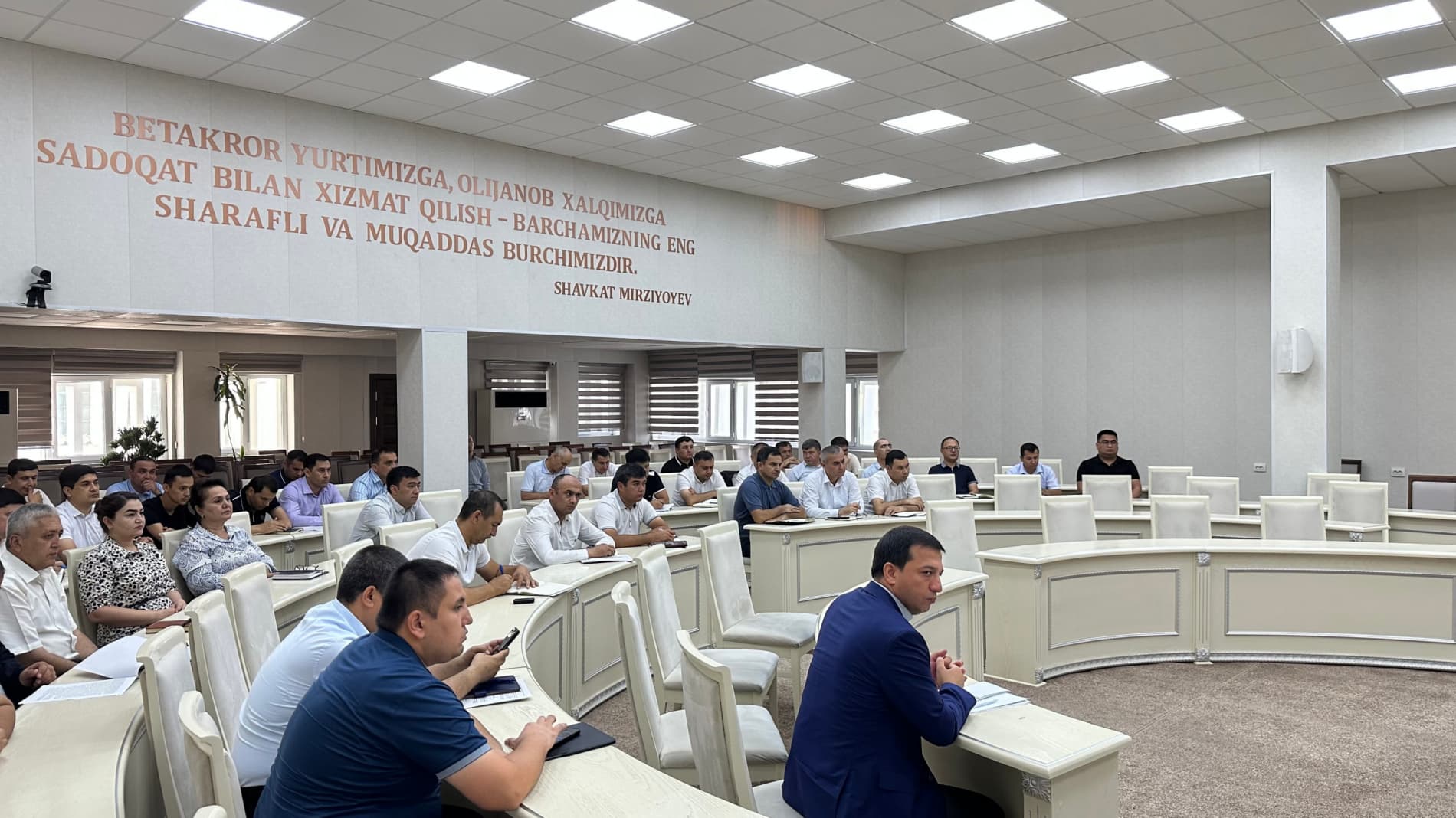 Dolzarb mavzudagi muloqot diniy radikalizm, korrupsiya va manfaatlar toʻqnashuviga bagʻishlandi