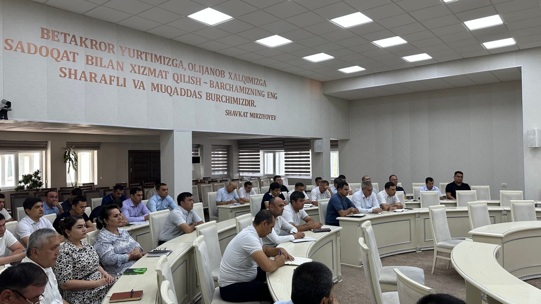 Dolzarb mavzudagi muloqot diniy radikalizm, korrupsiya va manfaatlar toʻqnashuviga bagʻishlandi