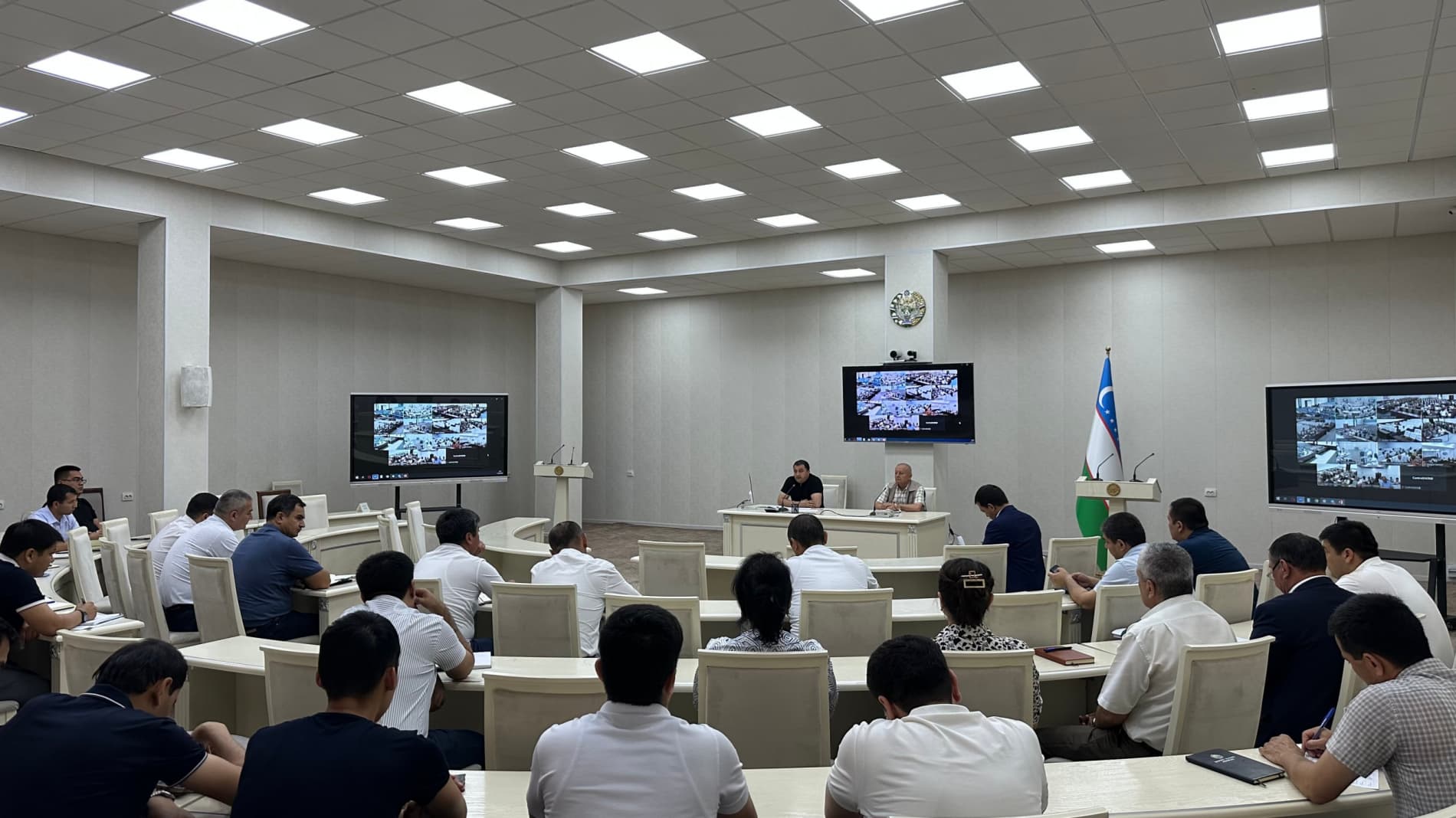 Dolzarb mavzudagi muloqot diniy radikalizm, korrupsiya va manfaatlar toʻqnashuviga bagʻishlandi