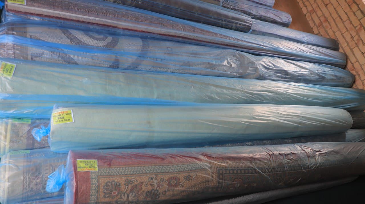 Qorakoʻl: Bekmurod Karimov bank kredit sarmoyasiga gilam yuvish liniyasini ishga tushirdi