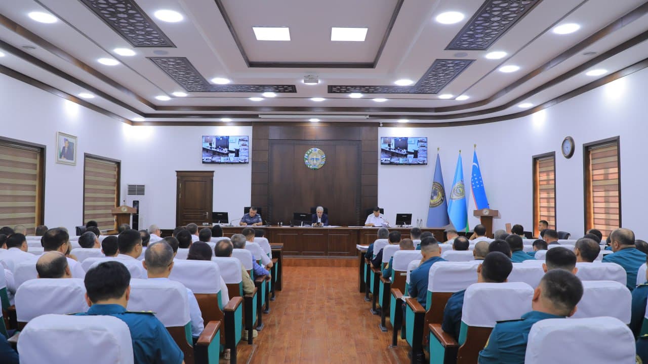 Buxoro viloyati Ichki ishlar boshqarmasida jinoyatchilikka qarshi kurashish, huquqbuzarliklarning oldini olish, aholining huquqiy muhofazasini taʼminlashga qaratilgan masalalar muhokamasiga bagʻishlangan videoselektor yigʻilishi bo'lib o'tdi