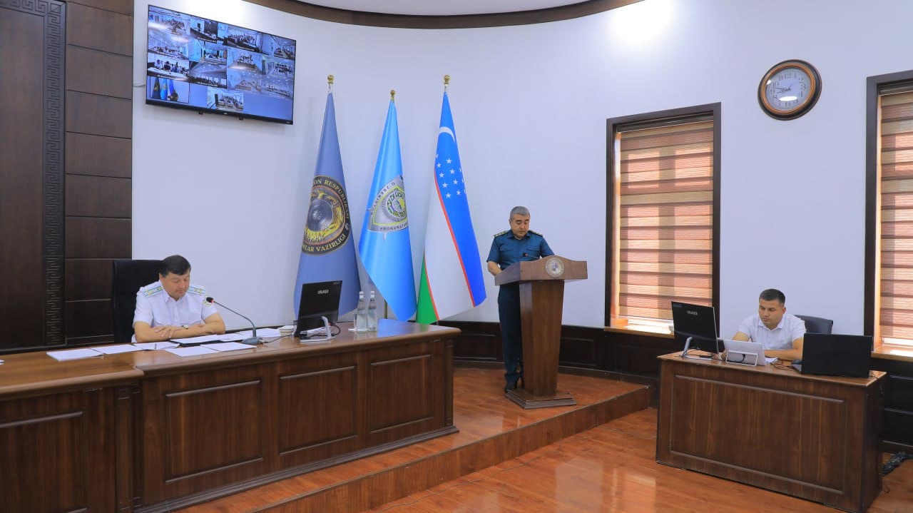 Buxoro viloyati Ichki ishlar boshqarmasida jinoyatchilikka qarshi kurashish, huquqbuzarliklarning oldini olish, aholining huquqiy muhofazasini taʼminlashga qaratilgan masalalar muhokamasiga bagʻishlangan videoselektor yigʻilishi bo'lib o'tdi