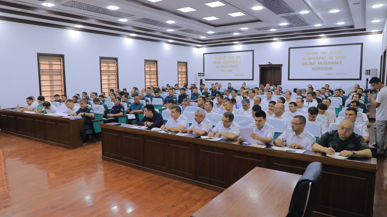 Buxoro viloyati Ichki ishlar boshqarmasida jinoyatchilikka qarshi kurashish, huquqbuzarliklarning oldini olish, aholining huquqiy muhofazasini taʼminlashga qaratilgan masalalar muhokamasiga bagʻishlangan videoselektor yigʻilishi bo'lib o'tdi