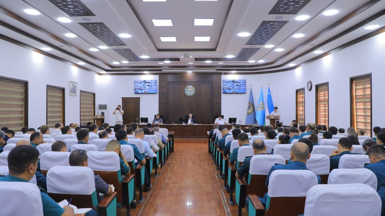 Buxoro viloyati Ichki ishlar boshqarmasida jinoyatchilikka qarshi kurashish, huquqbuzarliklarning oldini olish, aholining huquqiy muhofazasini taʼminlashga qaratilgan masalalar muhokamasiga bagʻishlangan videoselektor yigʻilishi bo'lib o'tdi