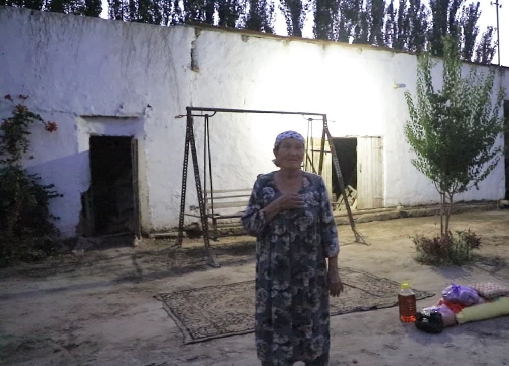 Viloyat hokimining oʻrinbosari Qorakoʻl tumanida oʻziga biriktirilgan ishsiz yoshlar va ehtiyojmand oilalar bilan uchrashdi