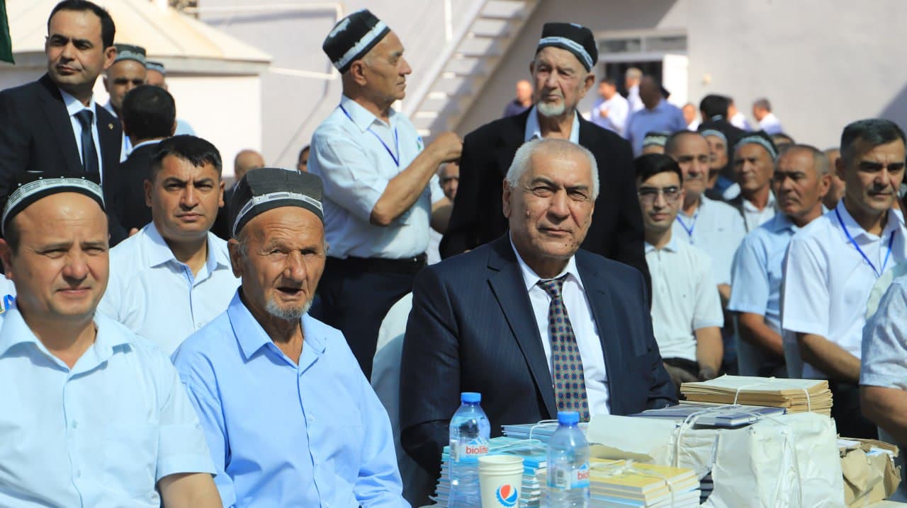 Шофиркон: 4-сонли умумий ўрта таълим мактаби фаолиятига юз йил тўлди