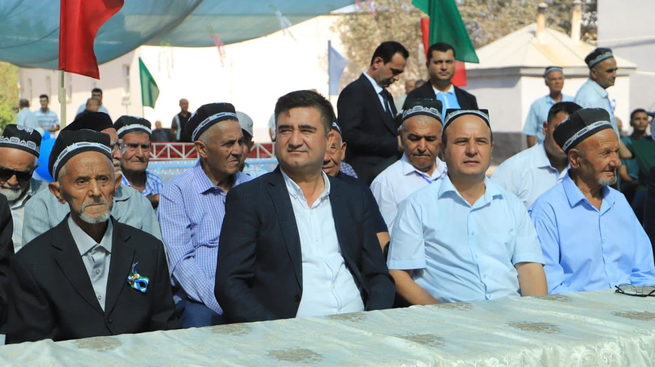 Шофиркон: 4-сонли умумий ўрта таълим мактаби фаолиятига юз йил тўлди