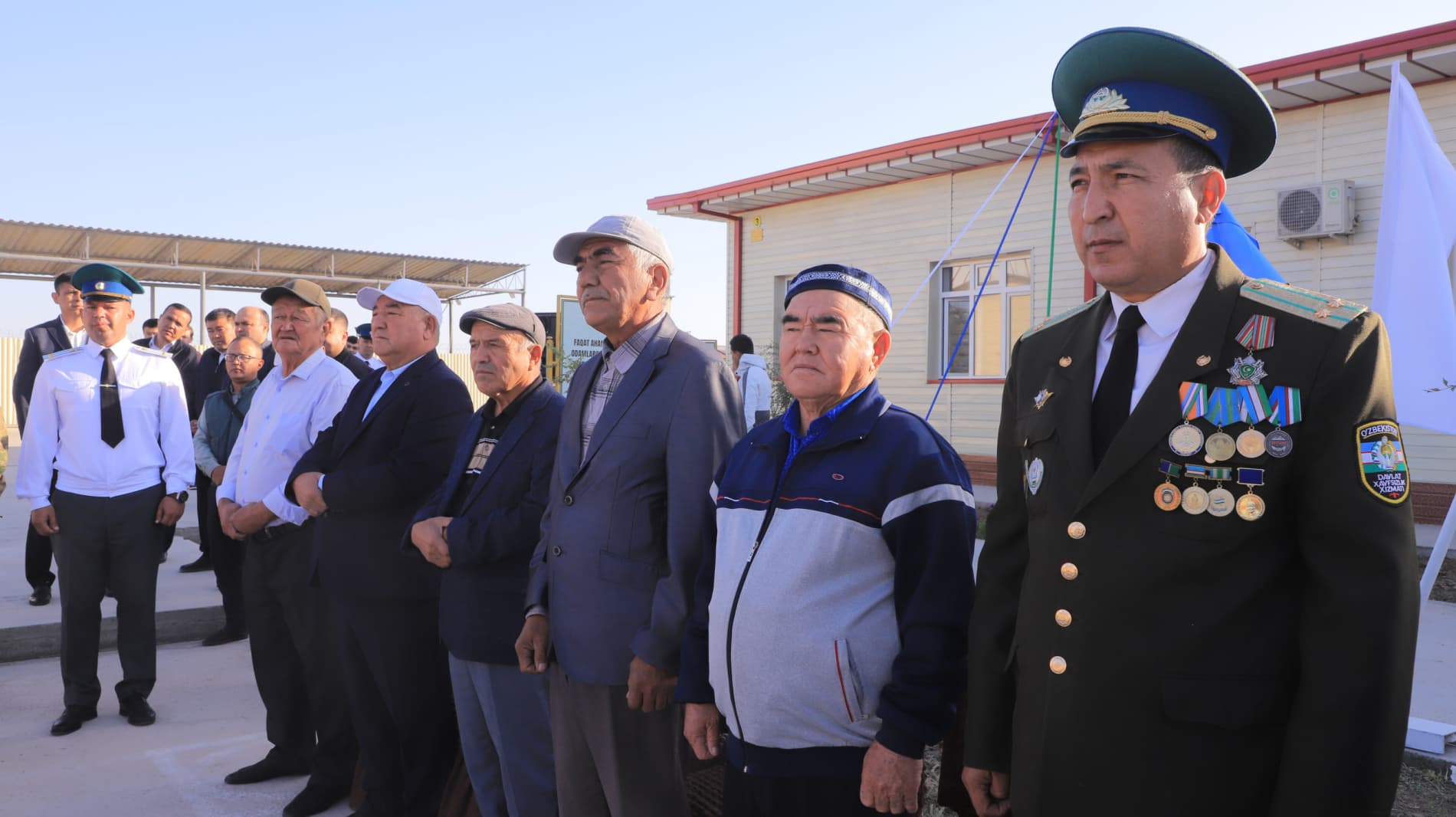 Chegara qoʻshinlari harbiy xizmatchilari uchun yangi maʼmuriy bino, ijtimoiy infratuzilma obyektlari hamda xizmat uylari foydalanishga topshirildi