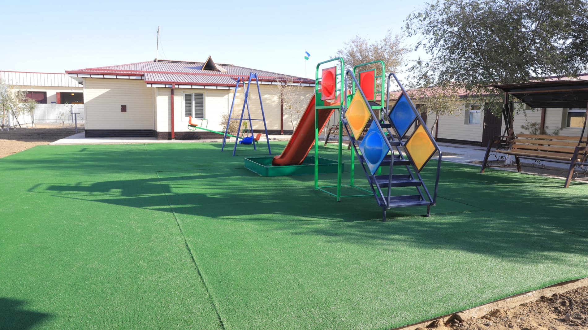 Chegara qoʻshinlari harbiy xizmatchilari uchun yangi maʼmuriy bino, ijtimoiy infratuzilma obyektlari hamda xizmat uylari foydalanishga topshirildi