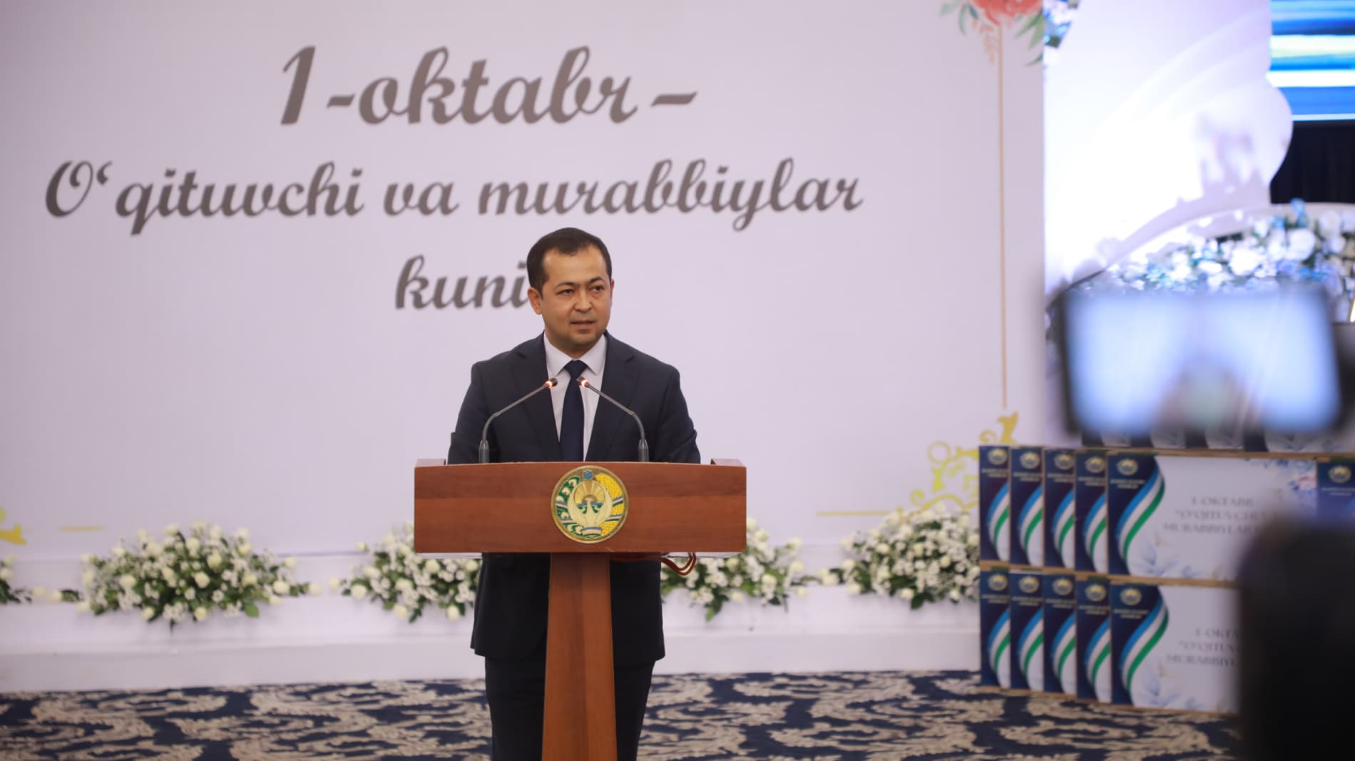 Бухоролик устоз-мураббийлар шарафланди