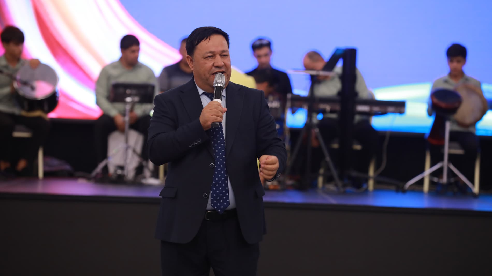 Бухоролик устоз-мураббийлар шарафланди