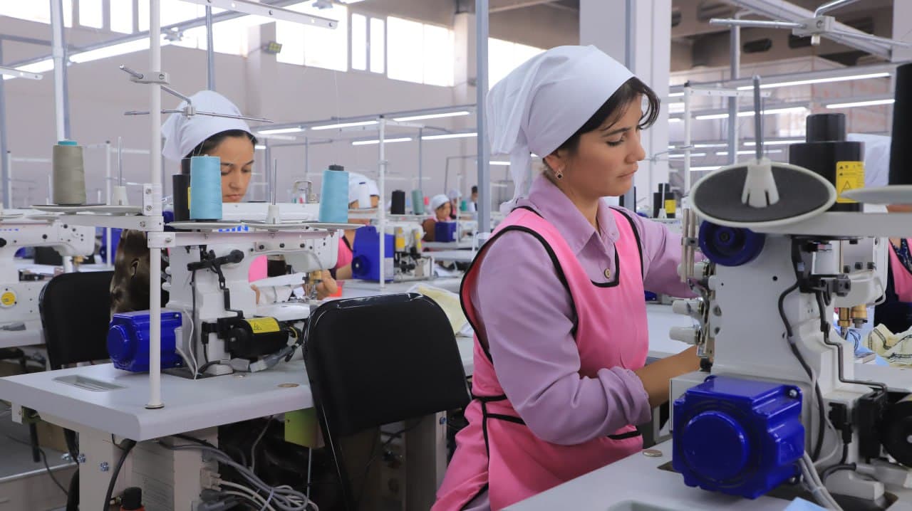 Qorakoʻl: “Parvoz Fayz Plus Baraka” - tuman sanoati rivojida yana bir qadam