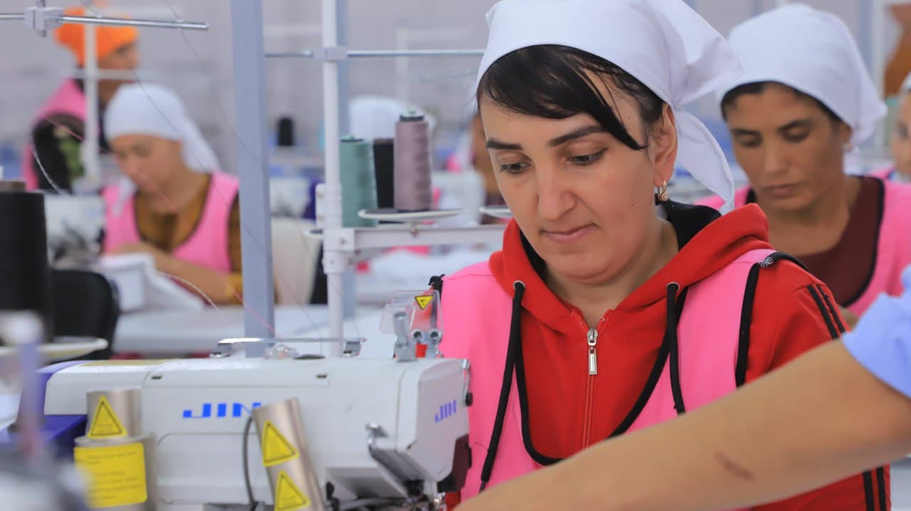 Qorakoʻl: “Parvoz Fayz Plus Baraka” - tuman sanoati rivojida yana bir qadam