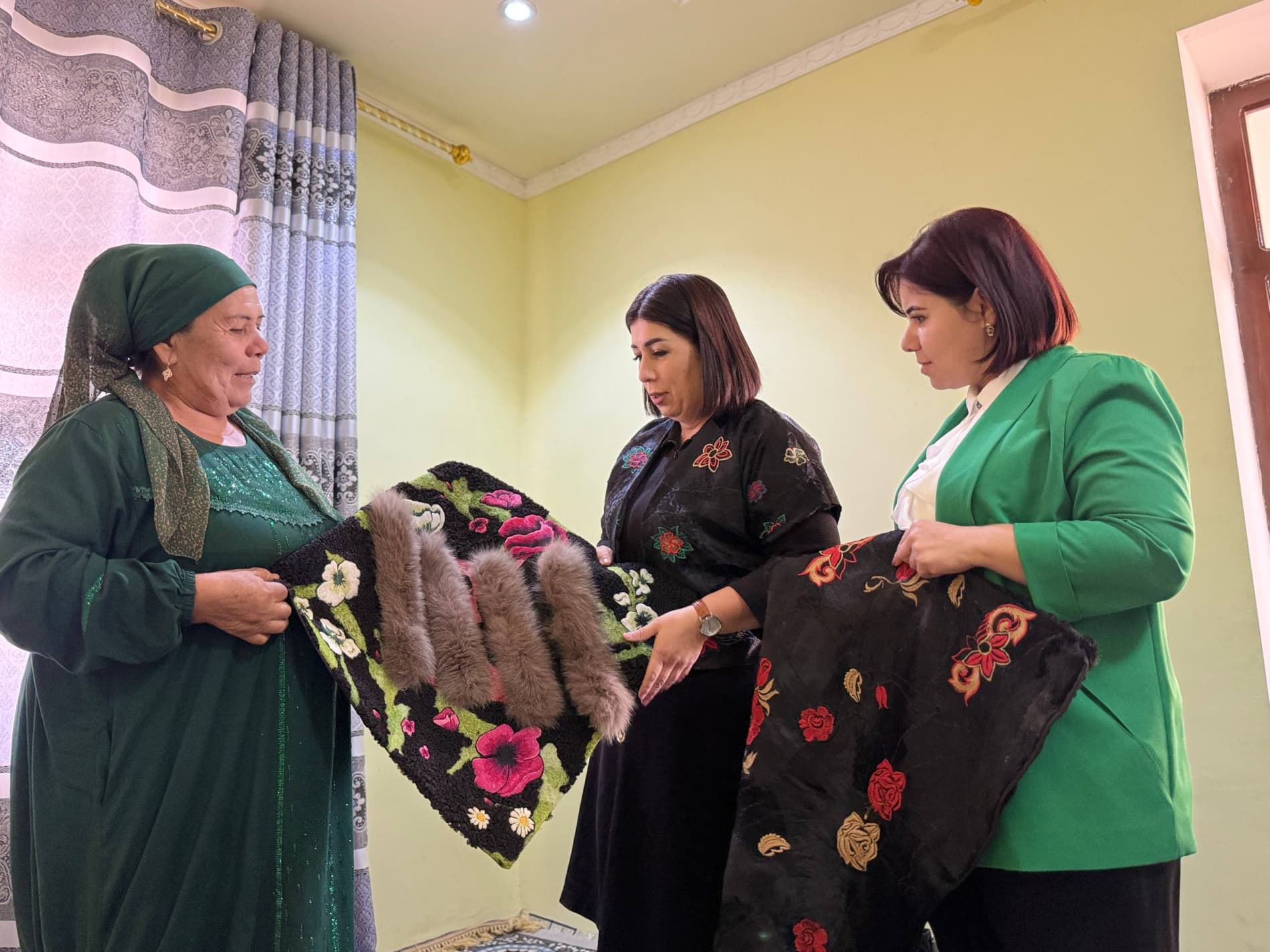 Shofirkon: Sharipovlar oilaviy sulolasi qorakoʻl teridan mahsulot assortimentini 30 taga yetkazmoqda