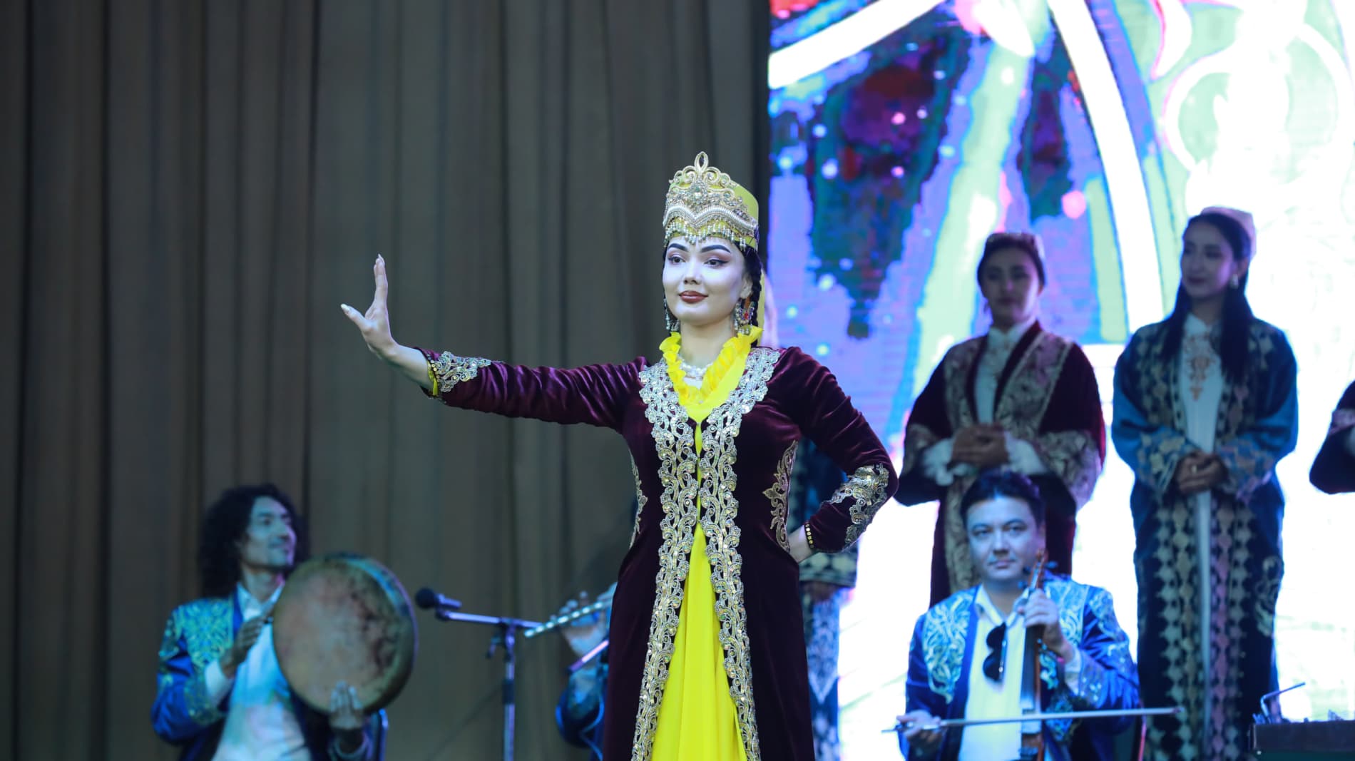 Oʻzbek tili bayrami Buxoroda ham keng tantana qilinmoqda