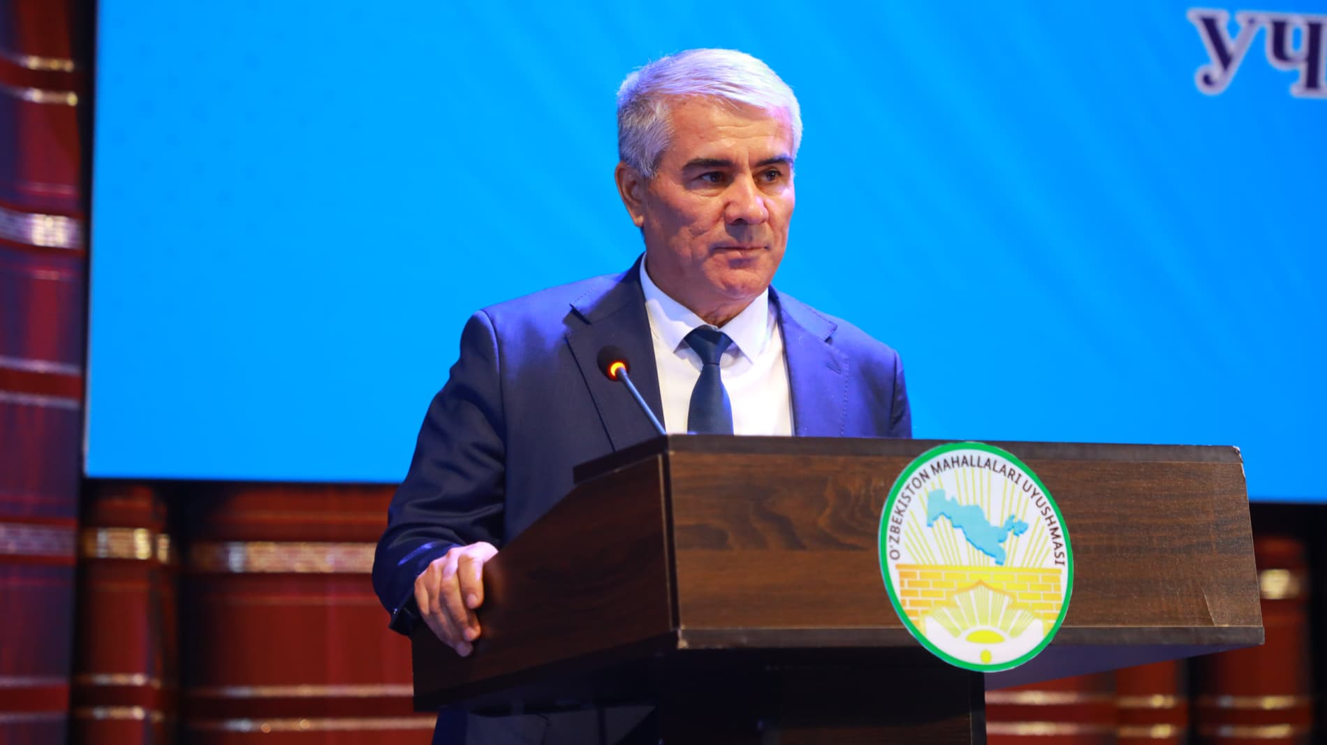 Вилоят ҳокими, маҳаллани қўллаб-қувватлаш вилоят кенгаши раиси Ботир Зарипов вилоятдаги барча маҳалла фуқаролар йиғинлари раислари билан учрашди. Самимий мулоқот “Маҳмуд Торобий” спектакли томошасига уланди