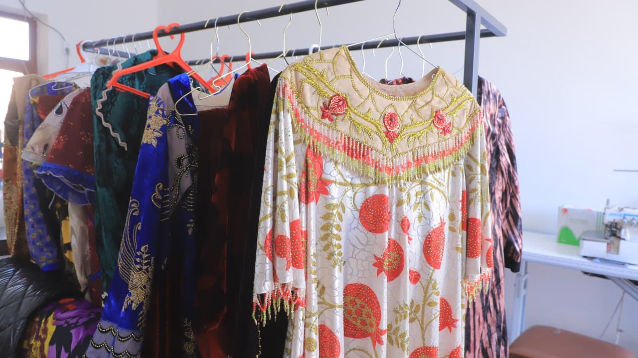 Qoʻrakoʻl tumani: Dilsora Joʻrayeva kichik korxonasini fabrikaga aylantirish orzusida