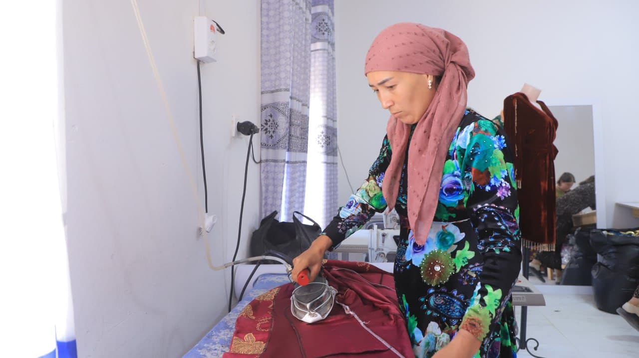 Qoʻrakoʻl tumani: Dilsora Joʻrayeva kichik korxonasini fabrikaga aylantirish orzusida