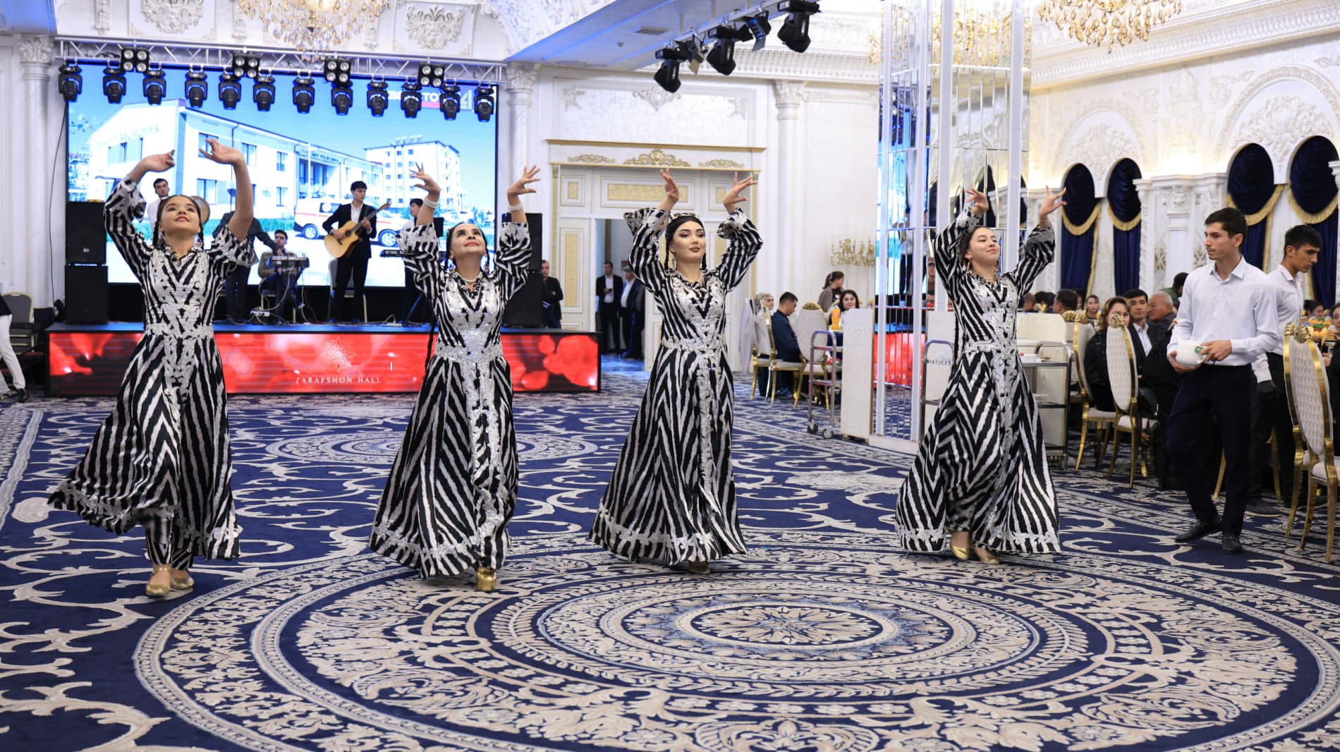 Бухоролик тиббиёт ходимлари шарафланди