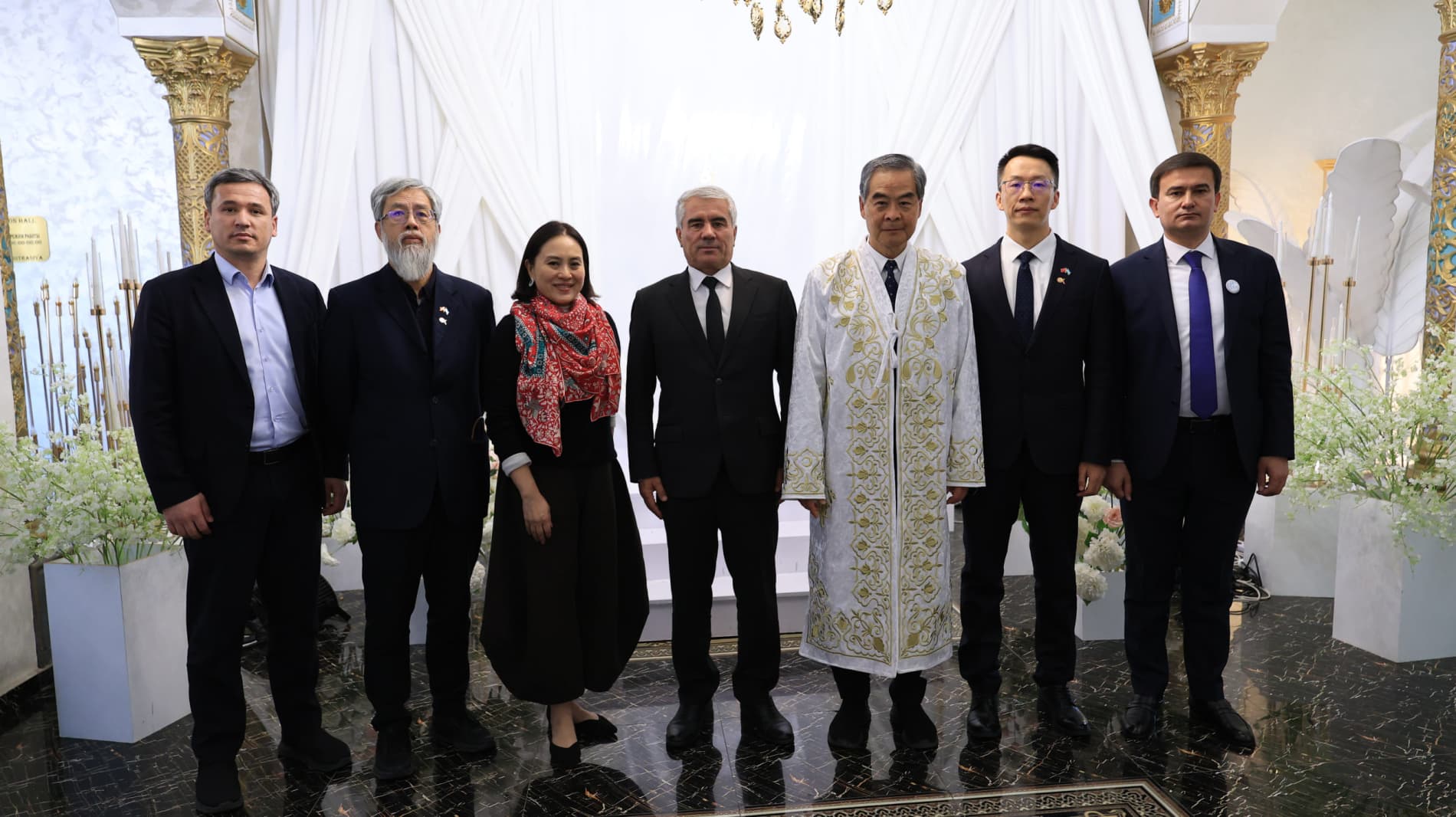 Бухоролик тиббиёт ходимлари шарафланди