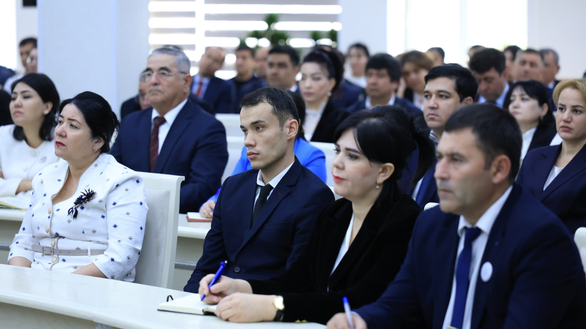 Бухоролик тиббиёт ходимларига давлат мукофотлари топширилди