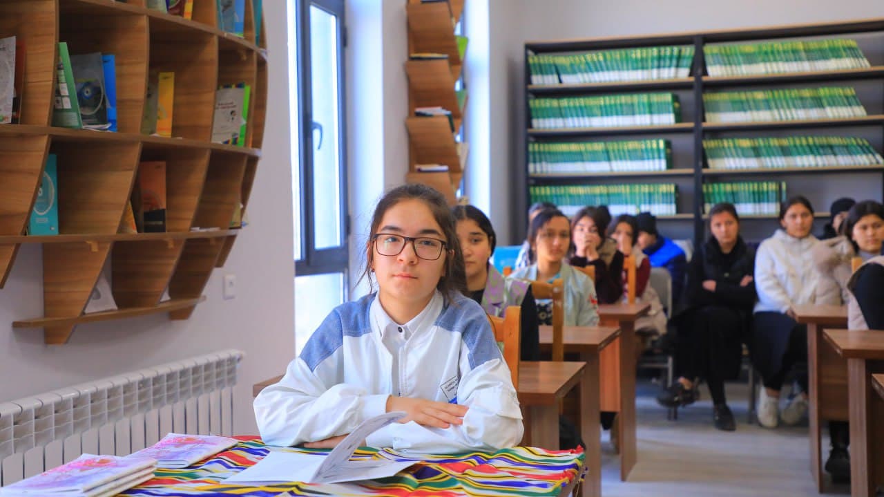 Olot: axborot texnologiyalari asrida tuman kutubxonasi ham raqamli imkoniyatlardan keng foydalanmoqda