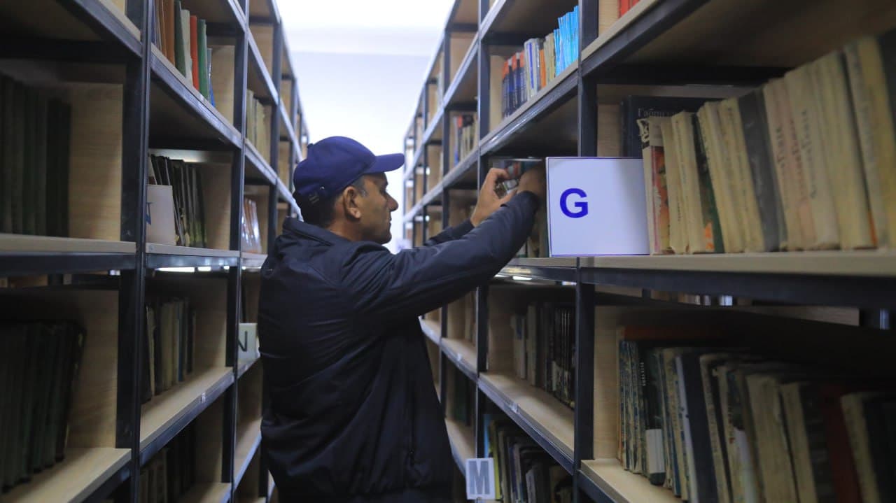 Olot: axborot texnologiyalari asrida tuman kutubxonasi ham raqamli imkoniyatlardan keng foydalanmoqda