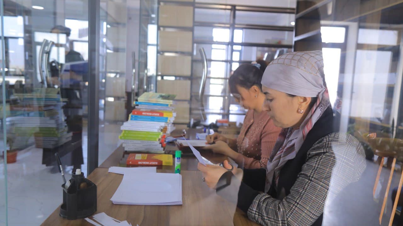 Olot: axborot texnologiyalari asrida tuman kutubxonasi ham raqamli imkoniyatlardan keng foydalanmoqda