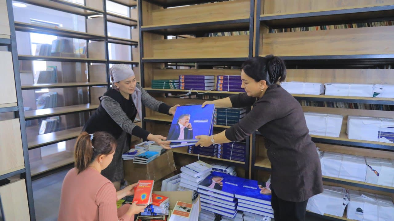 Olot: axborot texnologiyalari asrida tuman kutubxonasi ham raqamli imkoniyatlardan keng foydalanmoqda