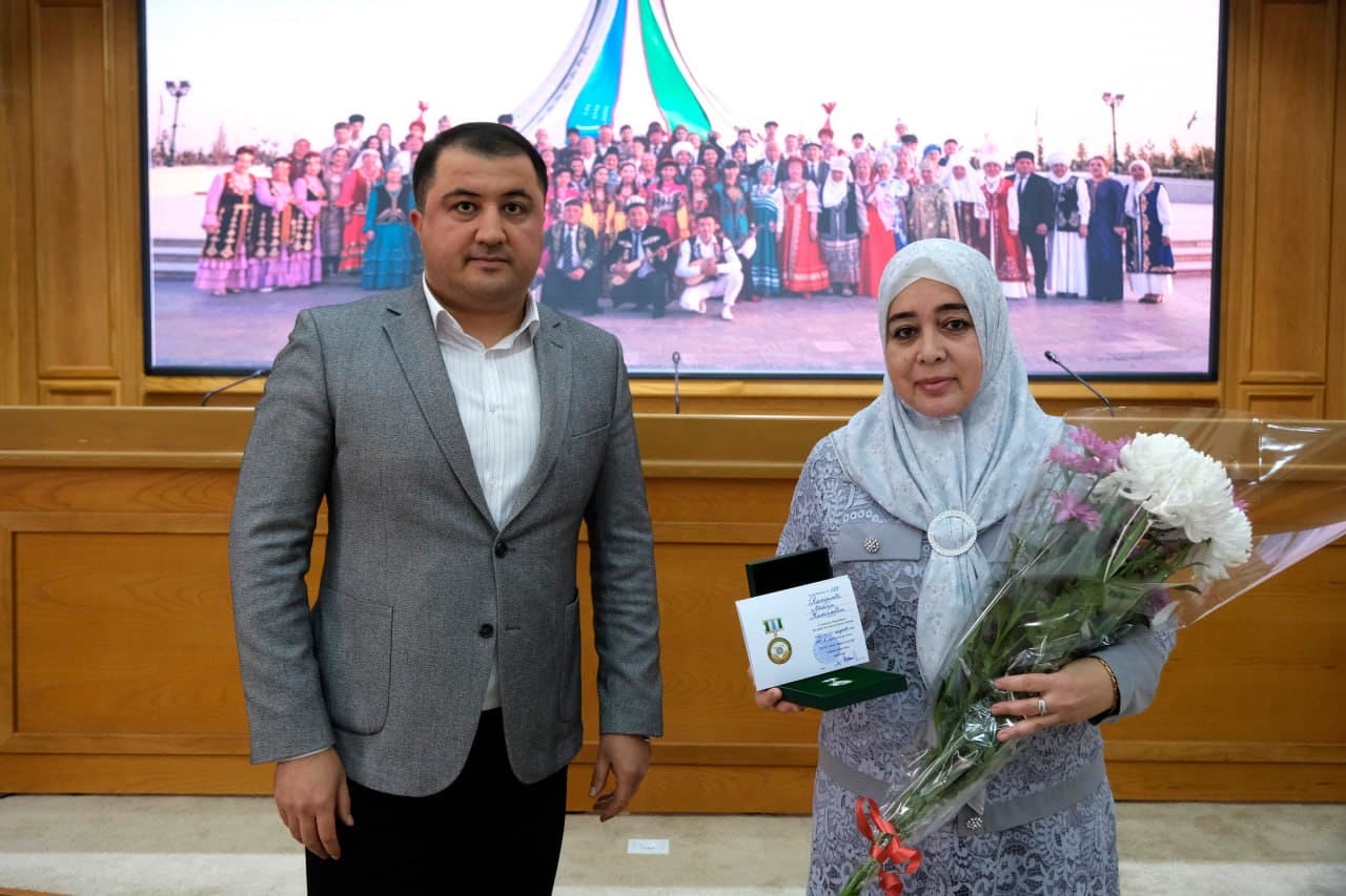 Бухороликлардан бир гуруҳи “Диний бағрикенглик” кўкрак нишони билан тақдирланди