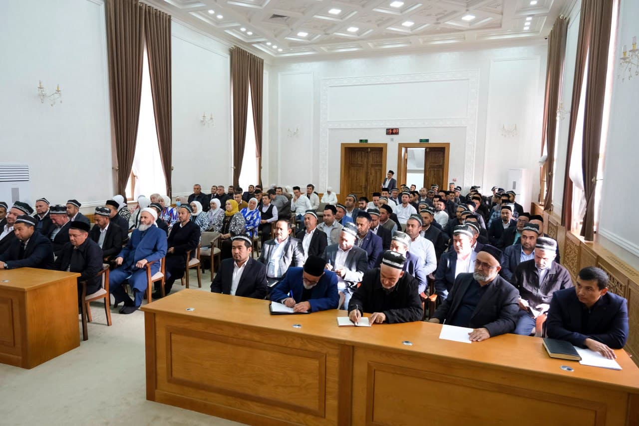 Бухороликлардан бир гуруҳи “Диний бағрикенглик” кўкрак нишони билан тақдирланди