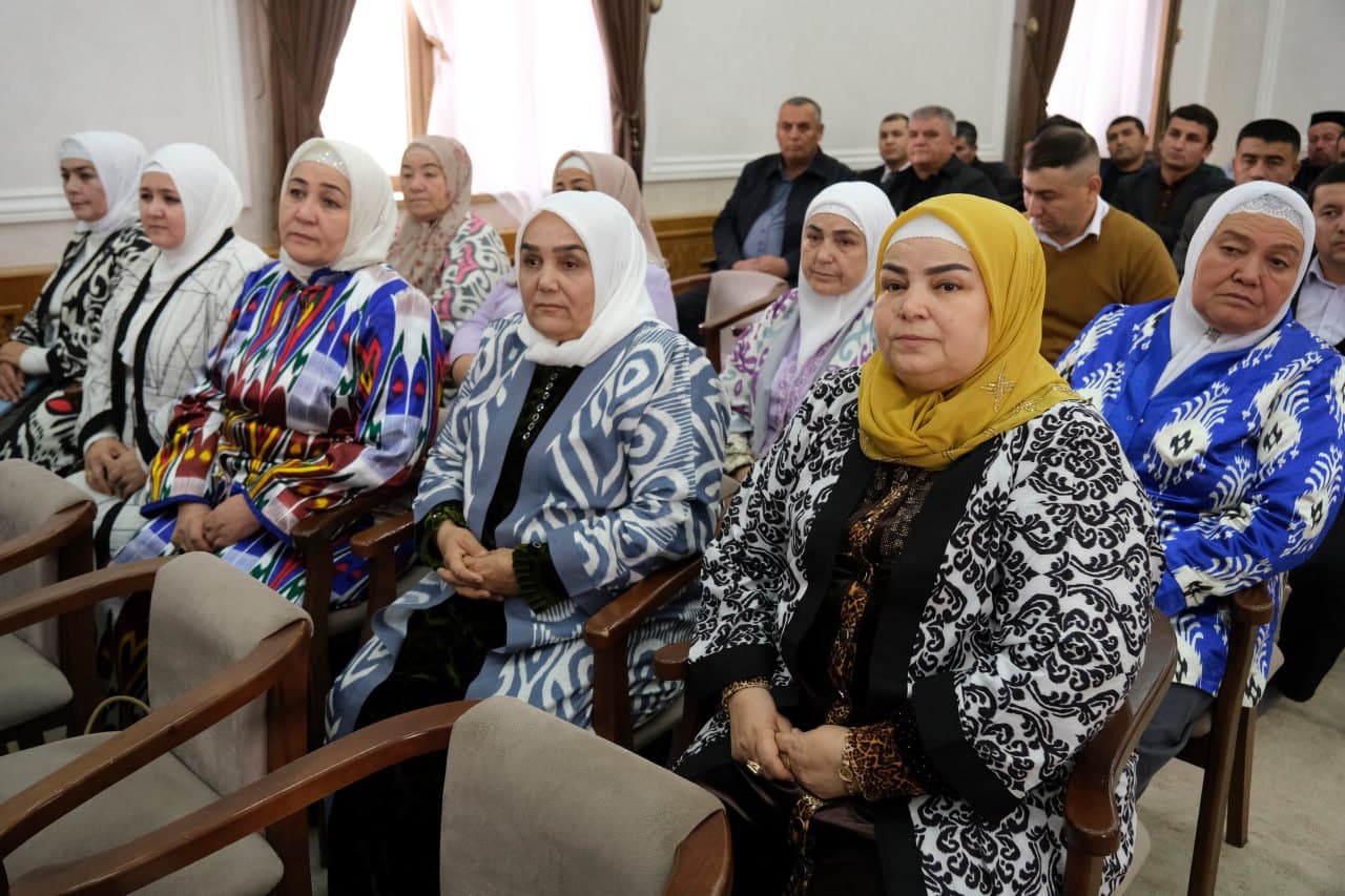 Бухороликлардан бир гуруҳи “Диний бағрикенглик” кўкрак нишони билан тақдирланди