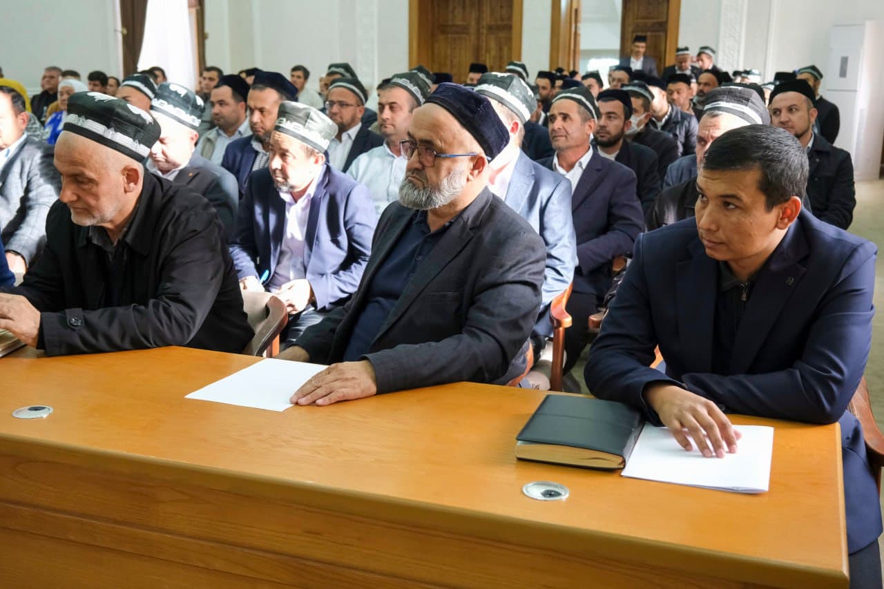 Бухороликлардан бир гуруҳи “Диний бағрикенглик” кўкрак нишони билан тақдирланди