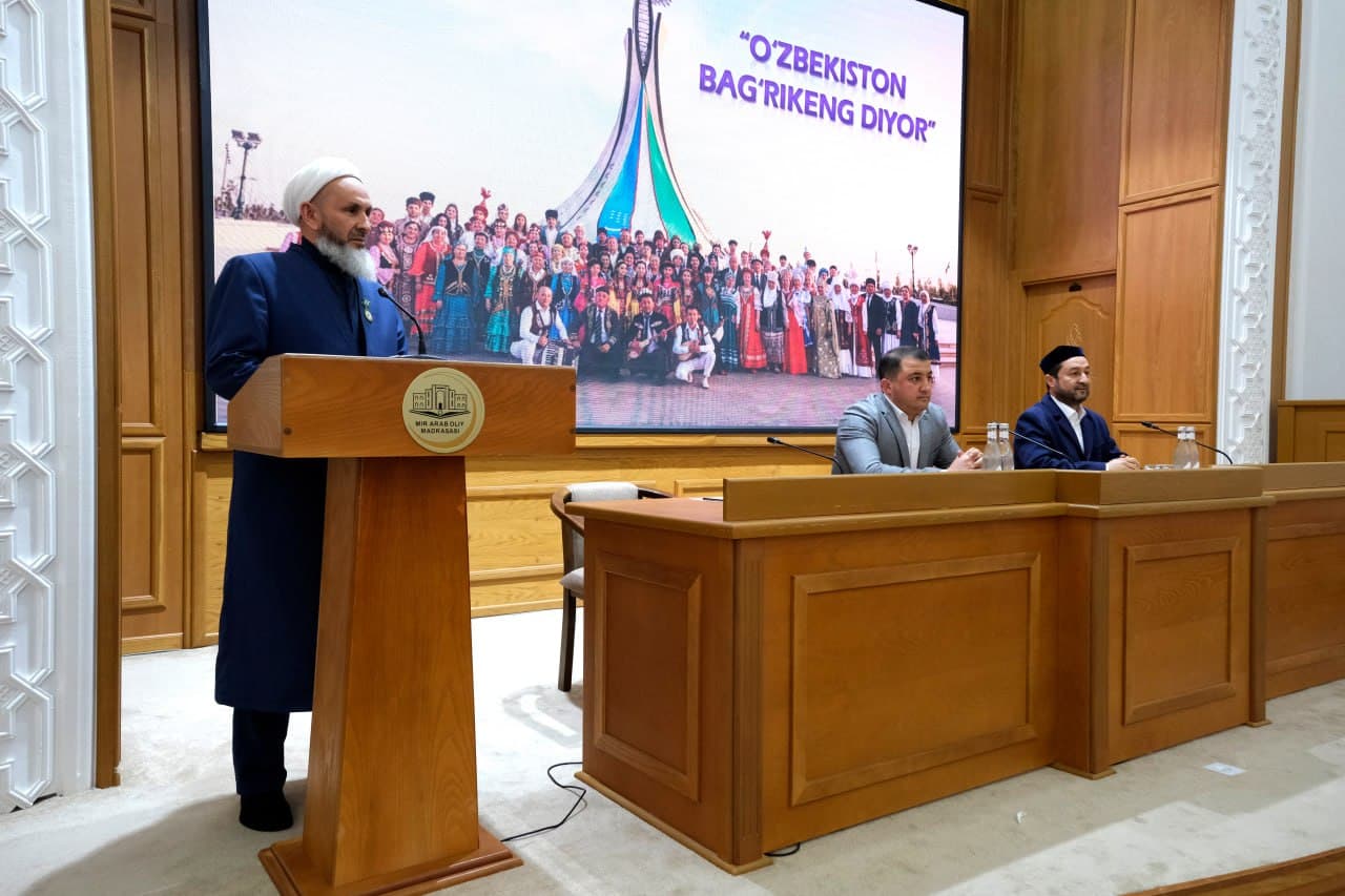 Бухороликлардан бир гуруҳи “Диний бағрикенглик” кўкрак нишони билан тақдирланди