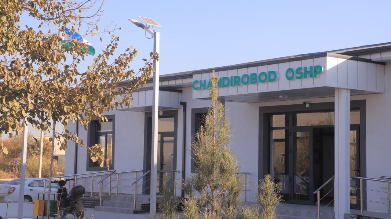 Viloyat hokimiga murojaatdan soʻng: Qorakoʻl tumanining “Chandirobod” va “Qozon” mahallalaridagi oilaviy shifokorlik punktlari ham yangi qiyofaga kirdi