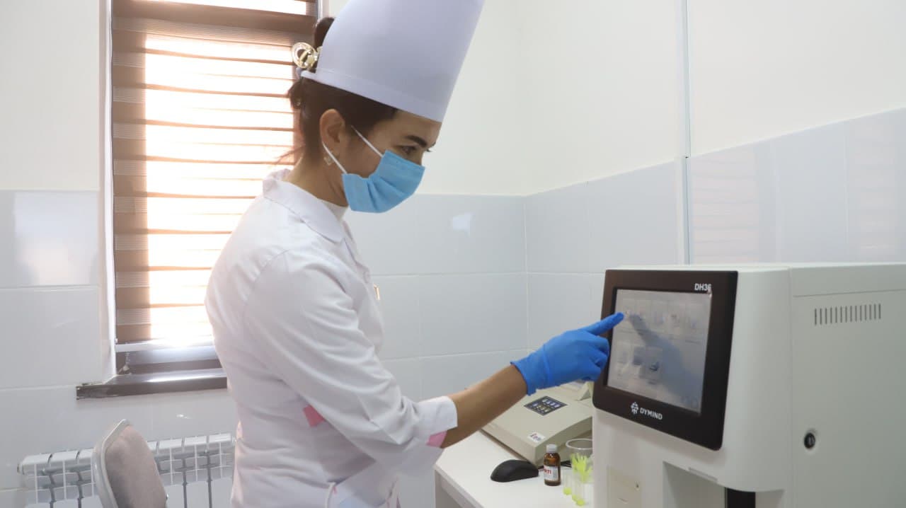 Viloyat hokimiga murojaatdan soʻng: Qorakoʻl tumanining “Chandirobod” va “Qozon” mahallalaridagi oilaviy shifokorlik punktlari ham yangi qiyofaga kirdi