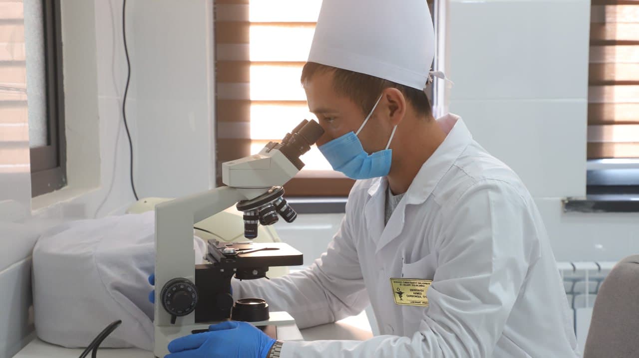 Viloyat hokimiga murojaatdan soʻng: Qorakoʻl tumanining “Chandirobod” va “Qozon” mahallalaridagi oilaviy shifokorlik punktlari ham yangi qiyofaga kirdi