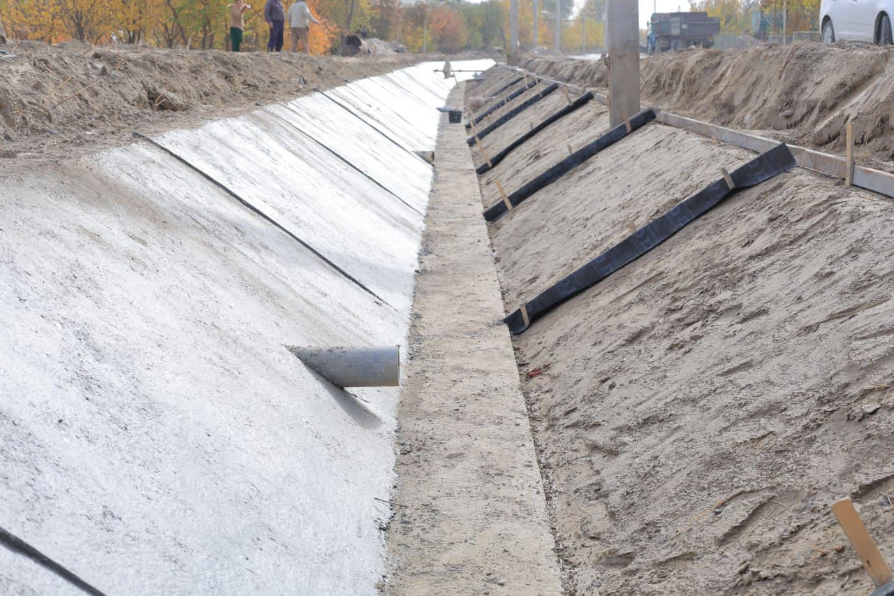 Kogon: Bahouddin Naqshband, Beklar va Kogon mahallalaridagi ariqlar oʻzani betonlashtirilmoqda