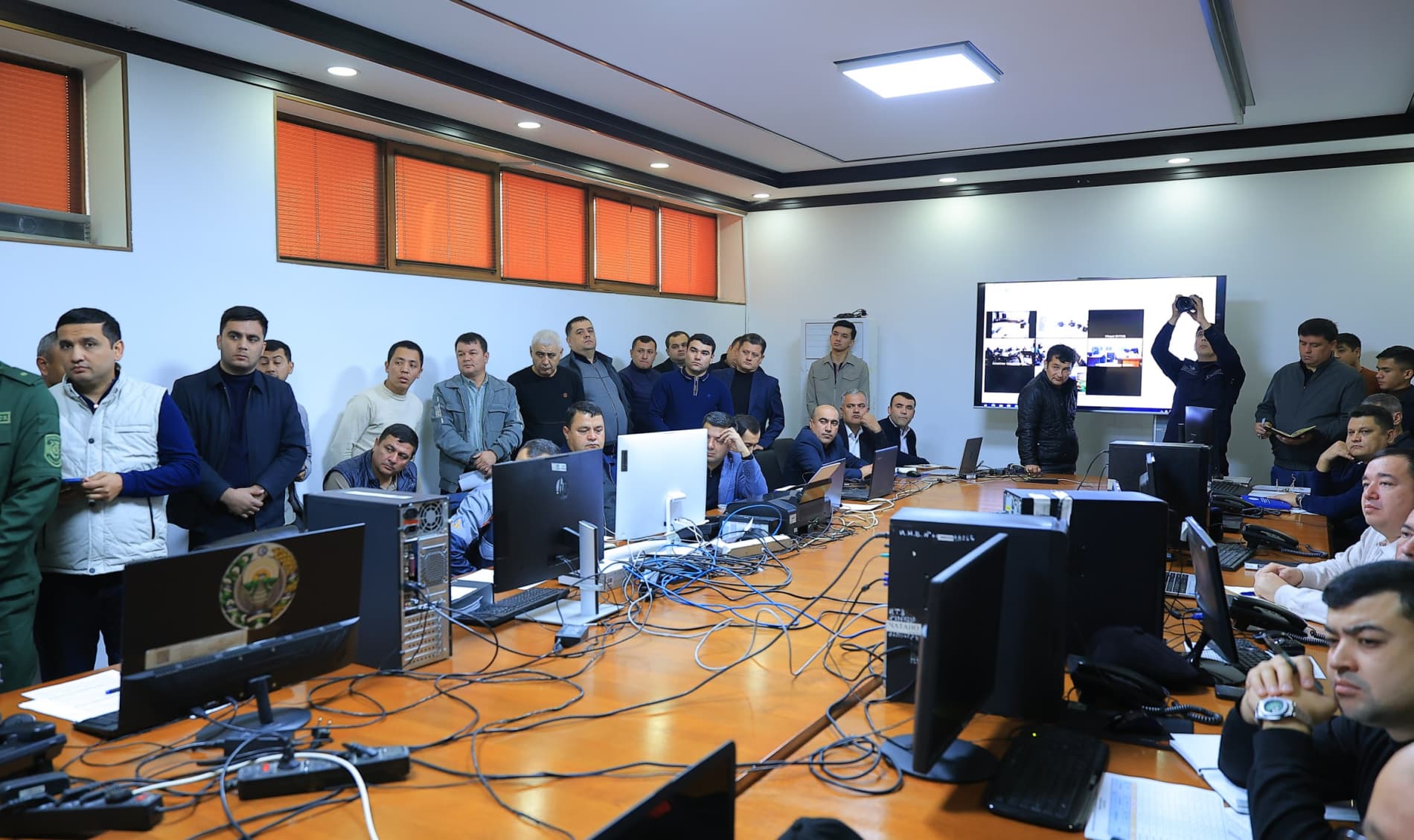 Botir Zaripov kuz-qish mavsumini betalofat o‘tkazish bo‘yicha viloyat Shtabida bo‘lib, joriy qilingan yangi platforma imkoniyatlari bilan tanishdi