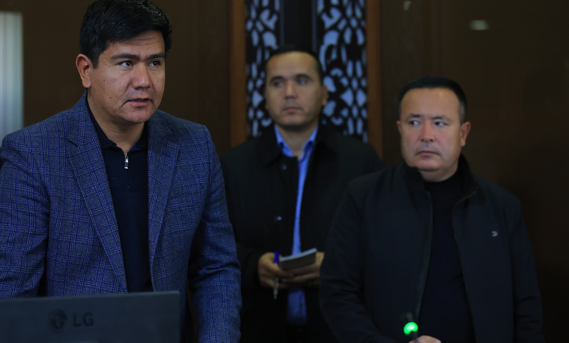 Botir Zaripov kuz-qish mavsumini betalofat o‘tkazish bo‘yicha viloyat Shtabida bo‘lib, joriy qilingan yangi platforma imkoniyatlari bilan tanishdi