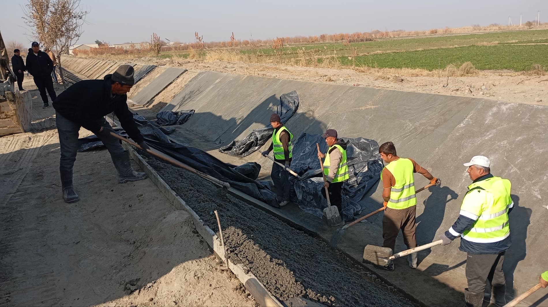 Romitan: “Xoʻjaubbon” kanali oʻzani toʻliq betonlashtirilmoqda