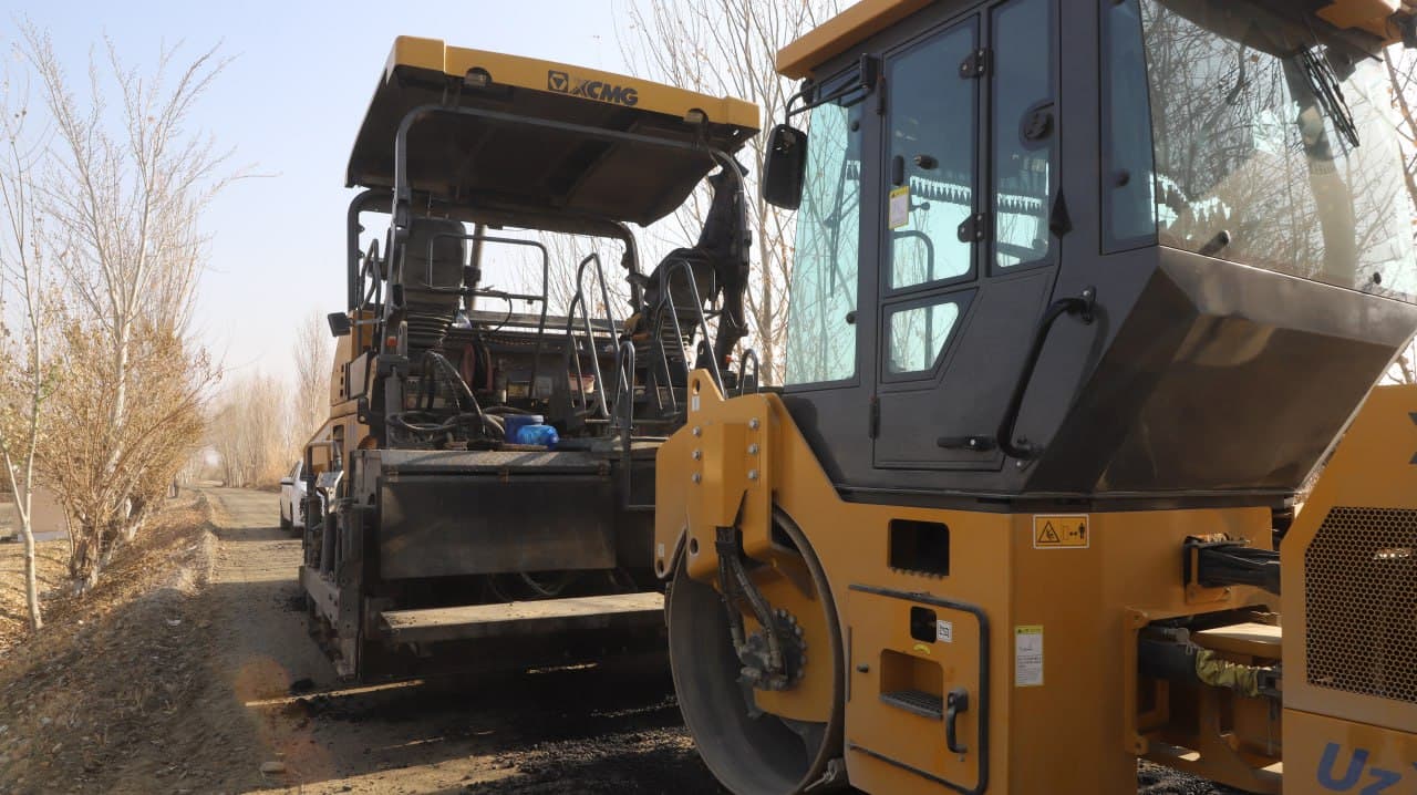 Қоракўл: “Ташаббусли бюджет” туфайли Қораҳожи маҳалласи йўли асфальтлаштирилмоқда