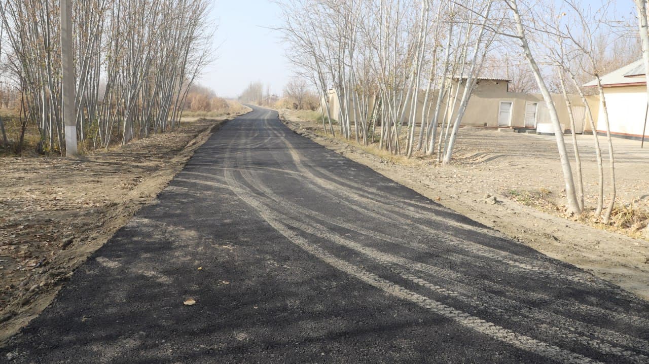 Қоракўл: “Ташаббусли бюджет” туфайли Қораҳожи маҳалласи йўли асфальтлаштирилмоқда